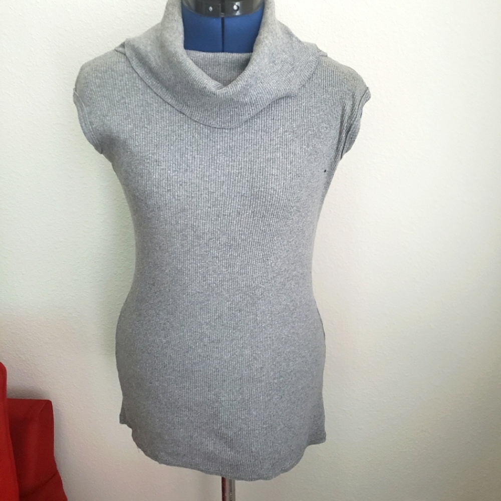Gray turtle neck short sleeve tunic